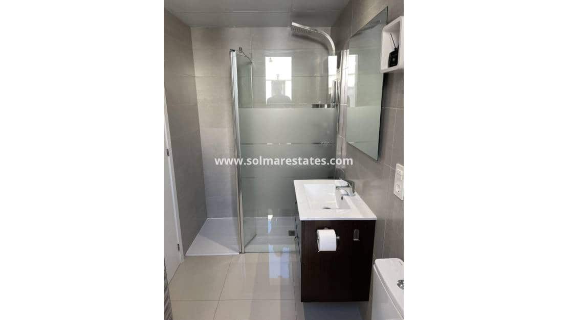 2 bedroom Semi-detached Villa for sale in Villamartin with pool - € 299,000 (Ref: 9788765)