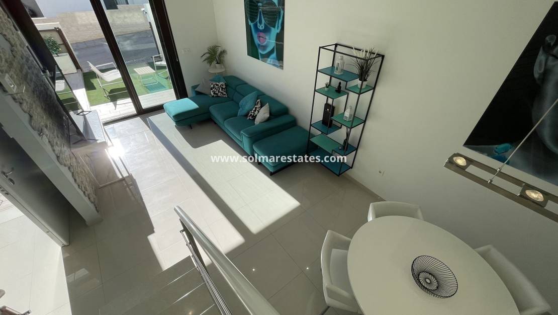 2 bedroom Semi-detached Villa for sale in Villamartin with pool - € 299,000 (Ref: 9788765)