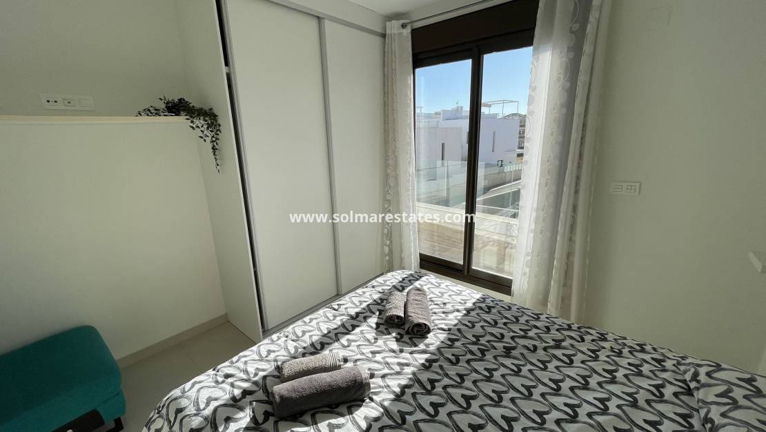 2 bedroom Semi-detached Villa for sale in Villamartin with pool - € 299,000 (Ref: 9788765)