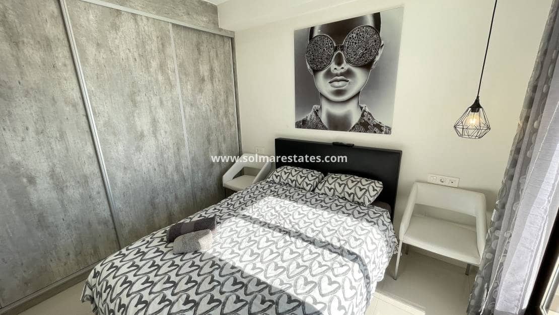 2 bedroom Semi-detached Villa for sale in Villamartin with pool - € 299,000 (Ref: 9788765)