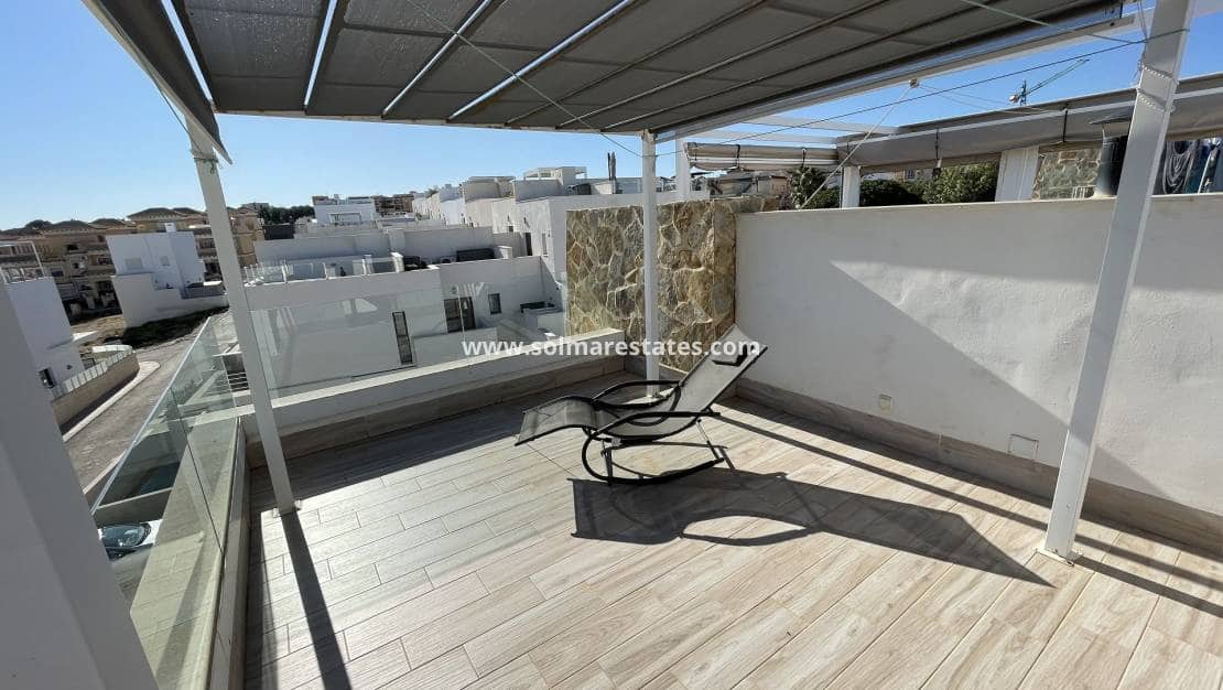 2 bedroom Semi-detached Villa for sale in Villamartin with pool - € 299,000 (Ref: 9788765)