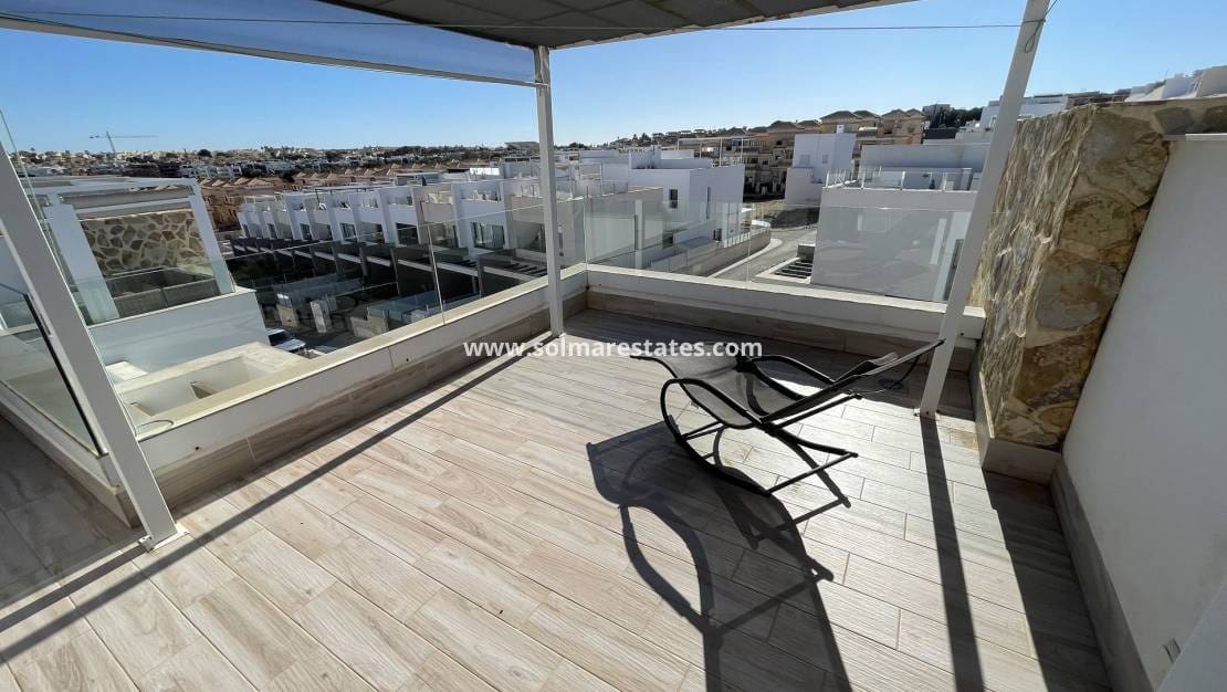2 bedroom Semi-detached Villa for sale in Villamartin with pool - € 299,000 (Ref: 9788765)