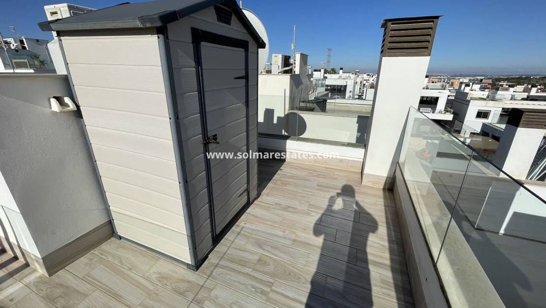 2 bedroom Semi-detached Villa for sale in Villamartin with pool - € 299,000 (Ref: 9788765)