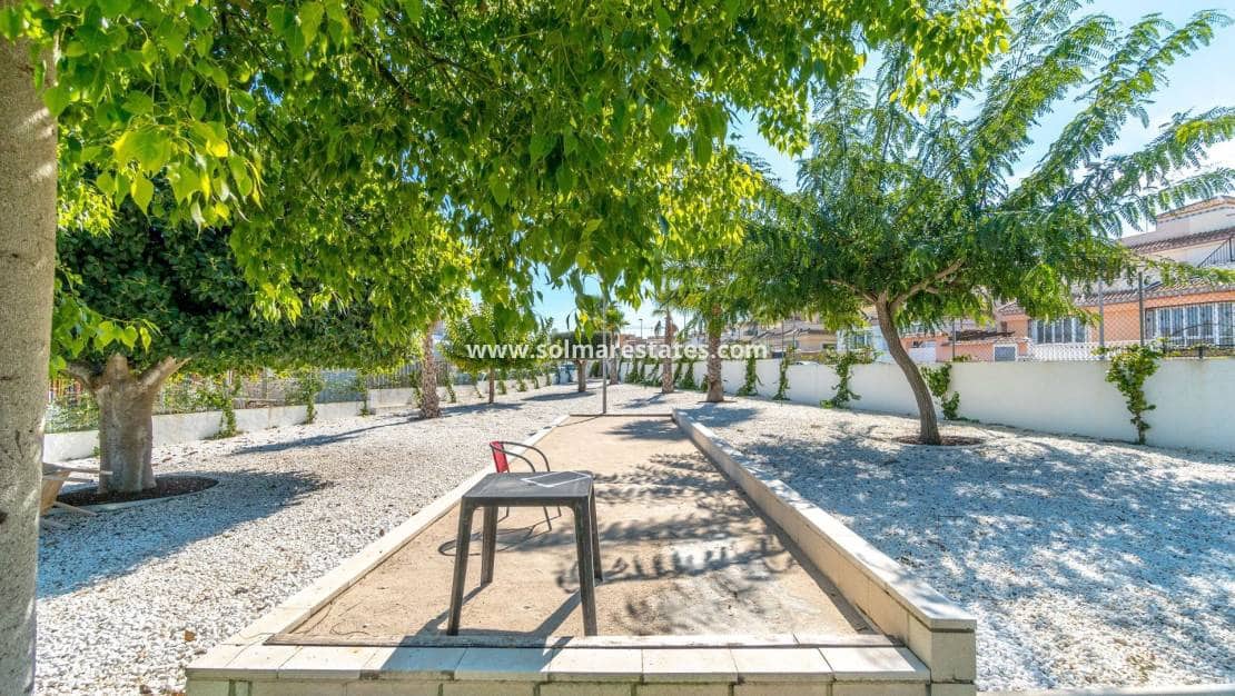 2 bedroom Semi-detached Villa for sale in Villamartin with pool - € 299,000 (Ref: 9788765)