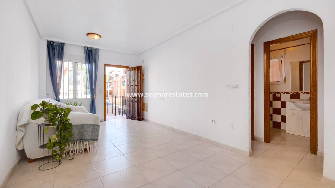 2 chambre Appartement à vendre à Playa Flamenca avec piscine - 129 900 € (Ref: 9789415)