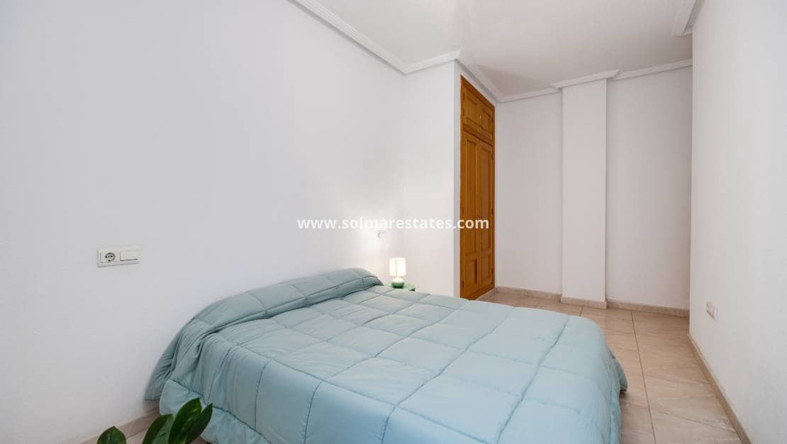 2 chambre Appartement à vendre à Playa Flamenca avec piscine - 129 900 € (Ref: 9789415)