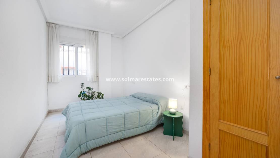 2 chambre Appartement à vendre à Playa Flamenca avec piscine - 129 900 € (Ref: 9789415)