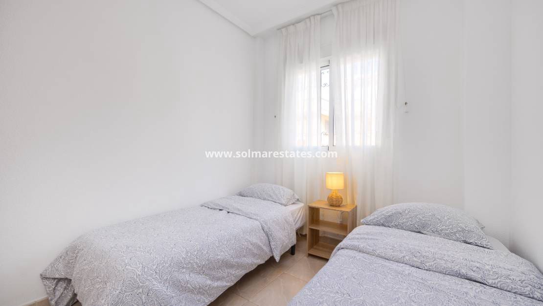 2 chambre Appartement à vendre à Playa Flamenca avec piscine - 129 900 € (Ref: 9789415)