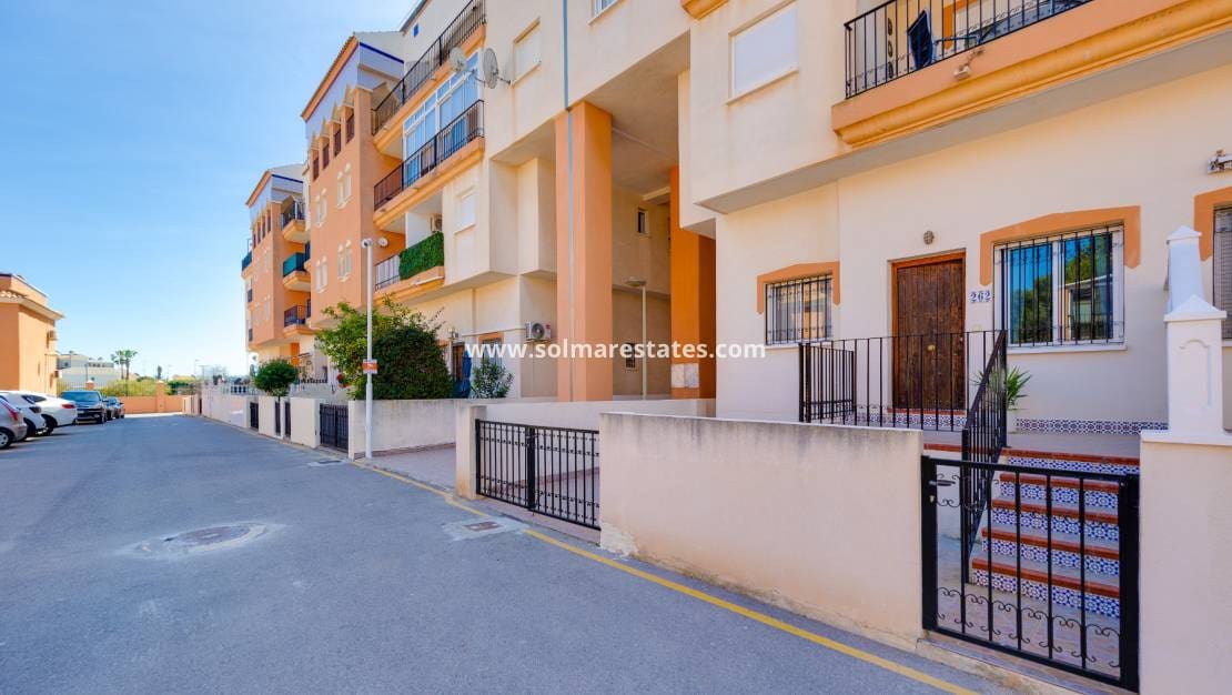 2 chambre Appartement à vendre à Playa Flamenca avec piscine - 129 900 € (Ref: 9789415)