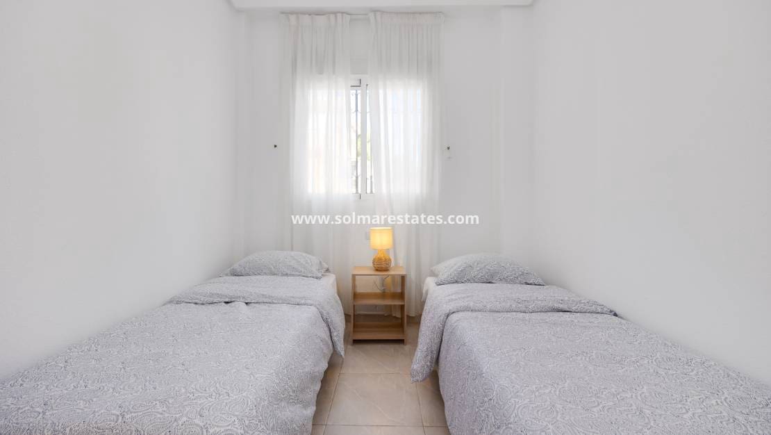 2 chambre Appartement à vendre à Playa Flamenca avec piscine - 129 900 € (Ref: 9789415)