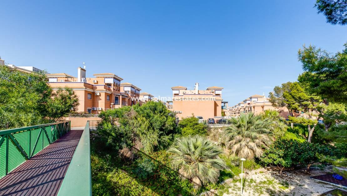 2 chambre Appartement à vendre à Playa Flamenca avec piscine - 129 900 € (Ref: 9789415)