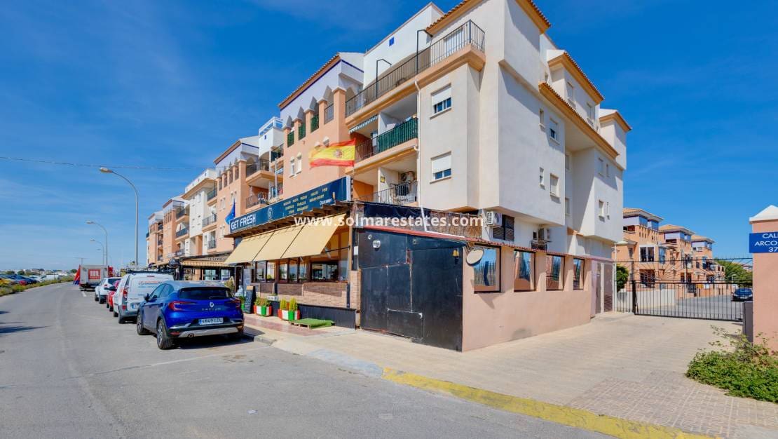 2 chambre Appartement à vendre à Playa Flamenca avec piscine - 129 900 € (Ref: 9789415)