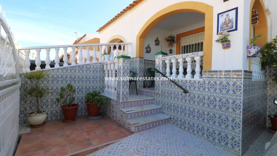 2 sovrum Bungalow till salu i Torrevieja med pool - 168 000 € (Ref: 9789579)