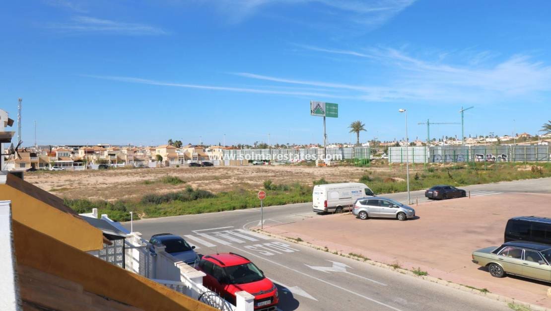 2 sovrum Bungalow till salu i Torrevieja med pool - 168 000 € (Ref: 9789579)
