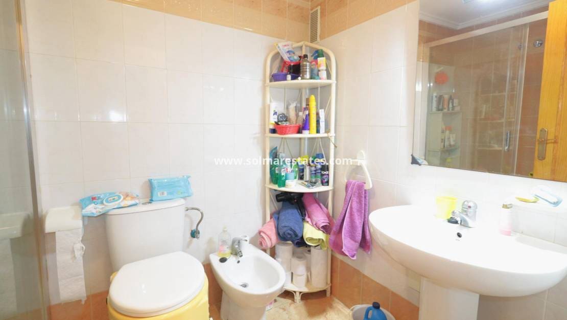 2 sovrum Bungalow till salu i Torrevieja med pool - 168 000 € (Ref: 9789579)