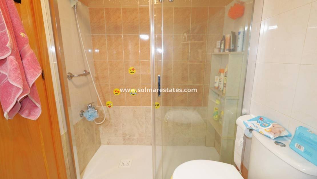 2 sovrum Bungalow till salu i Torrevieja med pool - 168 000 € (Ref: 9789579)