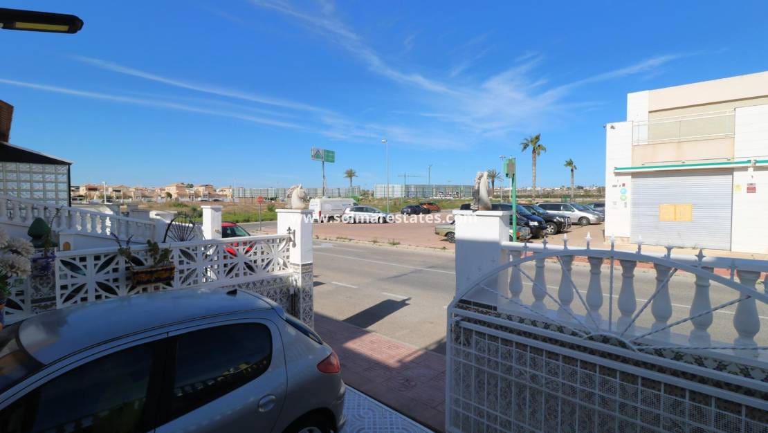 2 sovrum Bungalow till salu i Torrevieja med pool - 168 000 € (Ref: 9789579)