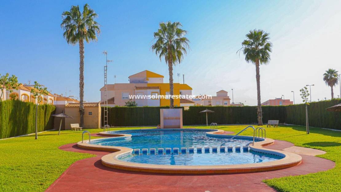2 sovrum Bungalow till salu i Torrevieja med pool - 168 000 € (Ref: 9789579)