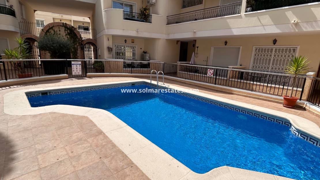 2 slaapkamer Appartement te koop in Jacarilla met zwembad - € 108.000 (Ref: 9789581)