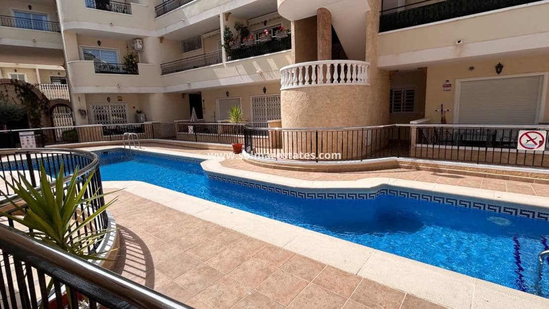 2 slaapkamer Appartement te koop in Jacarilla met zwembad - € 108.000 (Ref: 9789581)