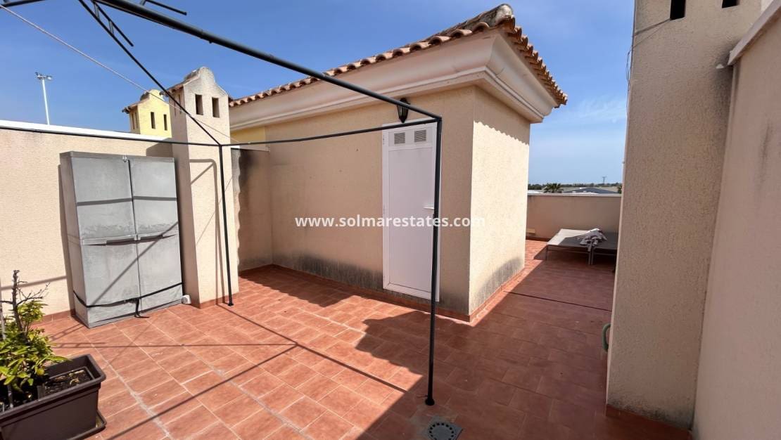 2 slaapkamer Appartement te koop in Jacarilla met zwembad - € 108.000 (Ref: 9789581)