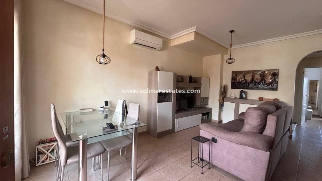 2 slaapkamer Appartement te koop in Jacarilla met zwembad - € 108.000 (Ref: 9789581)
