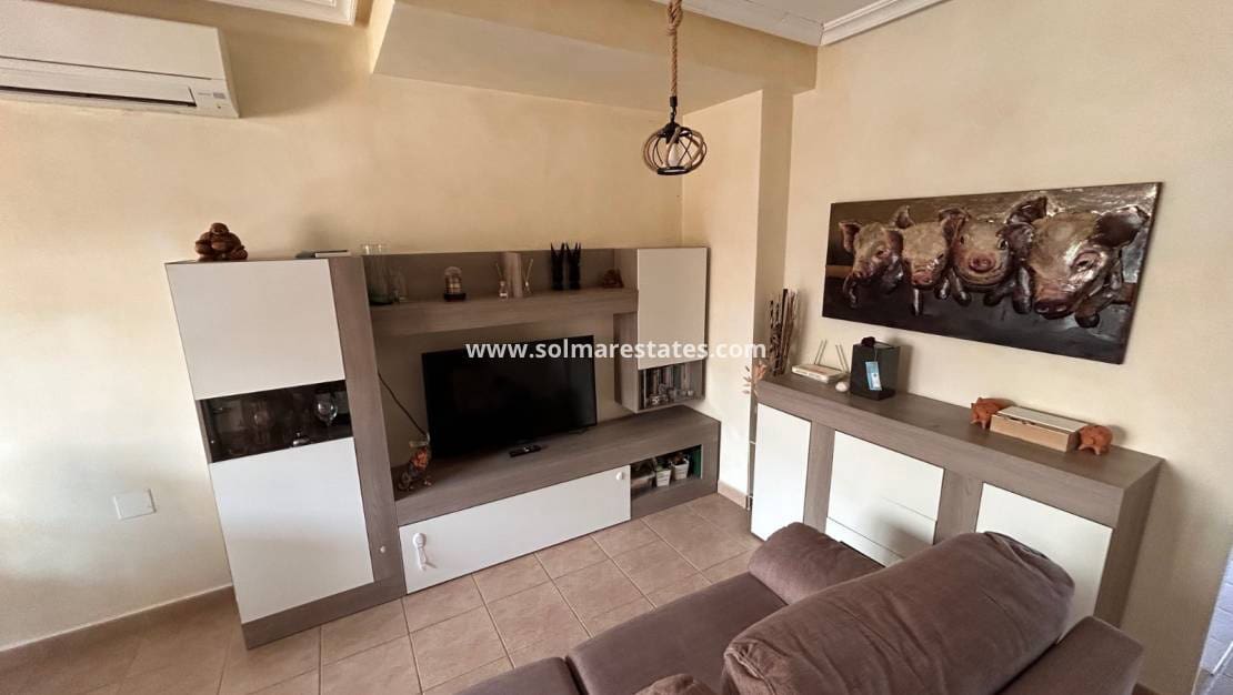 2 slaapkamer Appartement te koop in Jacarilla met zwembad - € 108.000 (Ref: 9789581)