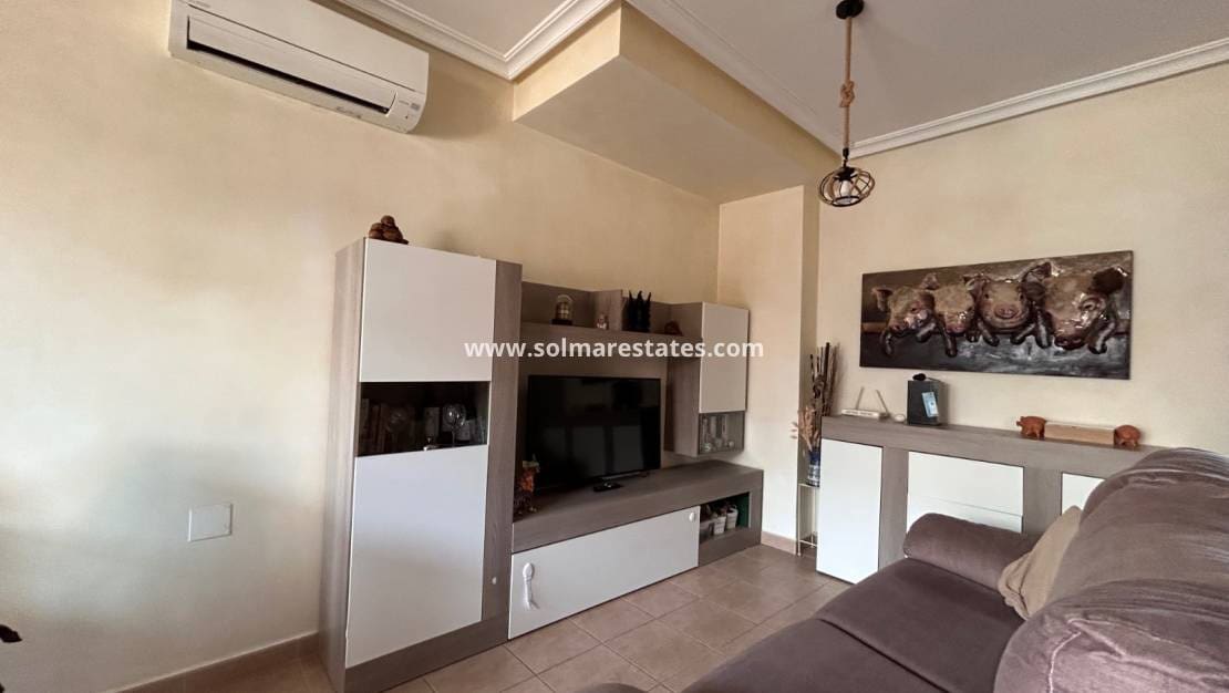 2 slaapkamer Appartement te koop in Jacarilla met zwembad - € 108.000 (Ref: 9789581)