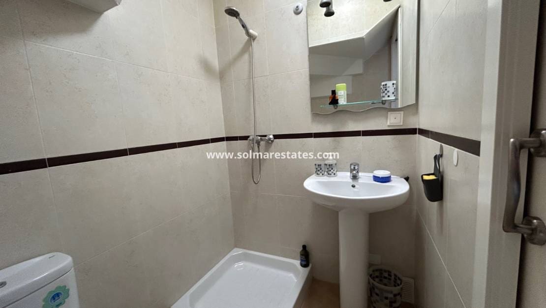 2 slaapkamer Appartement te koop in Jacarilla met zwembad - € 108.000 (Ref: 9789581)