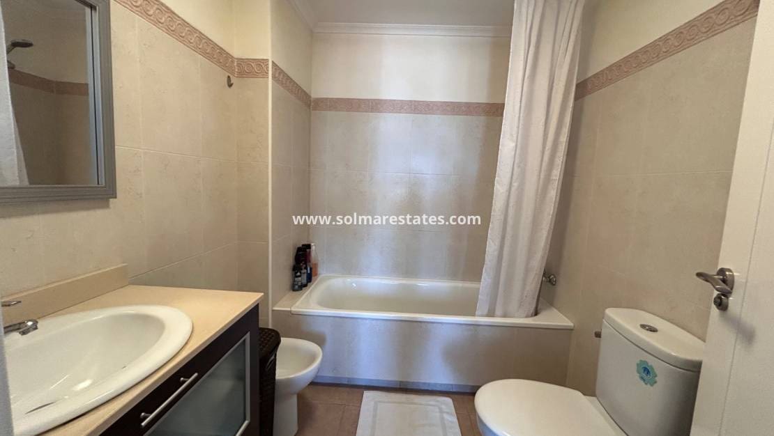 2 slaapkamer Appartement te koop in Jacarilla met zwembad - € 108.000 (Ref: 9789581)