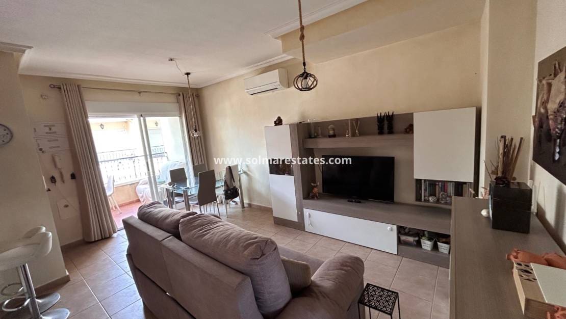 2 slaapkamer Appartement te koop in Jacarilla met zwembad - € 108.000 (Ref: 9789581)