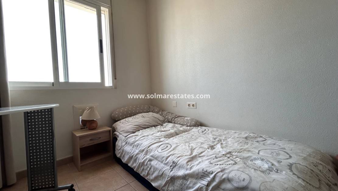 2 slaapkamer Appartement te koop in Jacarilla met zwembad - € 108.000 (Ref: 9789581)