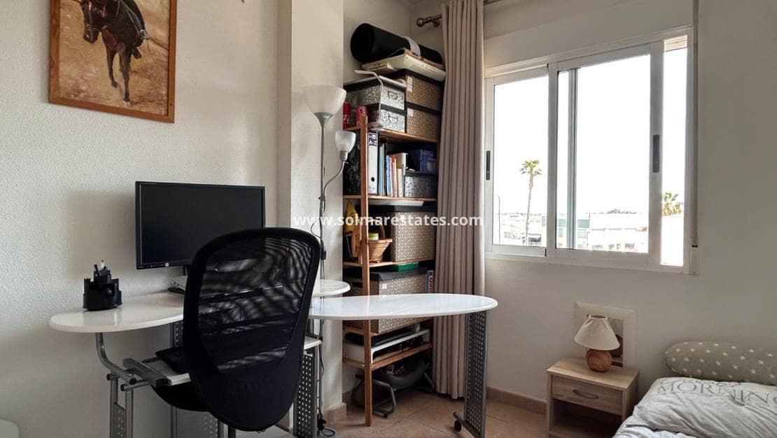 2 slaapkamer Appartement te koop in Jacarilla met zwembad - € 108.000 (Ref: 9789581)