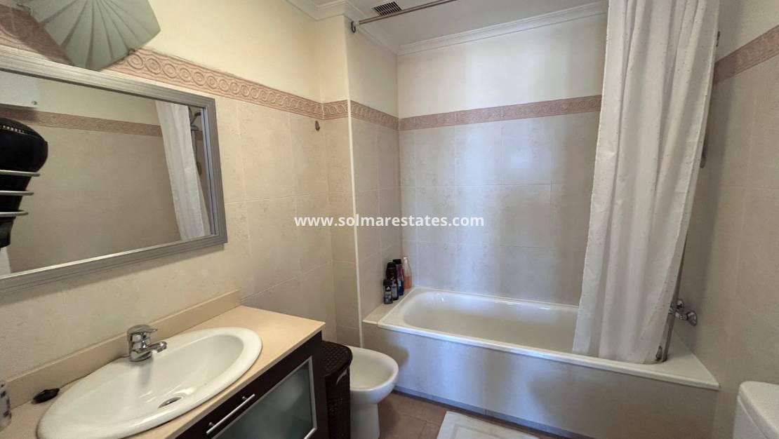 2 slaapkamer Appartement te koop in Jacarilla met zwembad - € 108.000 (Ref: 9789581)