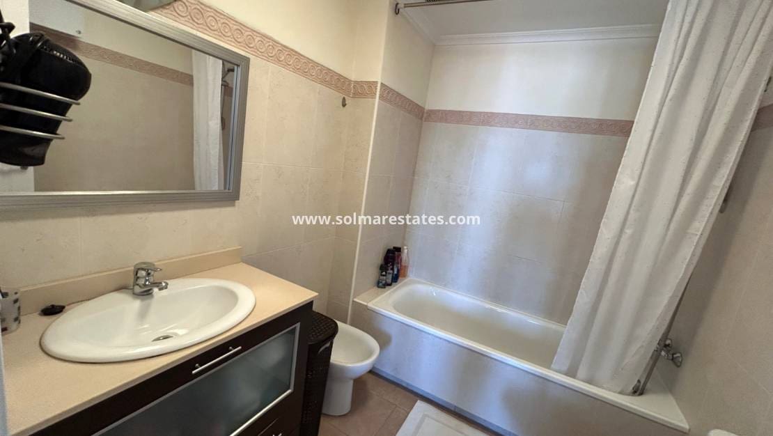 2 slaapkamer Appartement te koop in Jacarilla met zwembad - € 108.000 (Ref: 9789581)