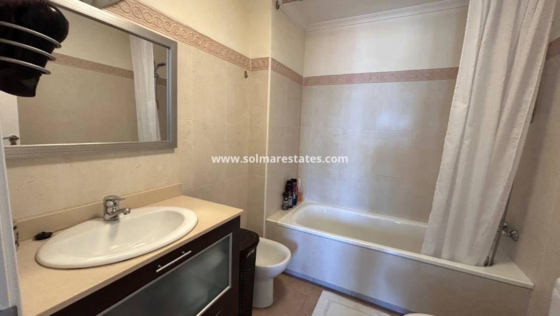 2 slaapkamer Appartement te koop in Jacarilla met zwembad - € 108.000 (Ref: 9789581)