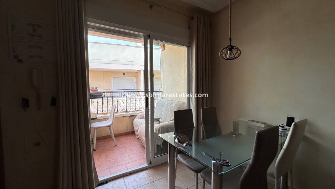 2 slaapkamer Appartement te koop in Jacarilla met zwembad - € 108.000 (Ref: 9789581)