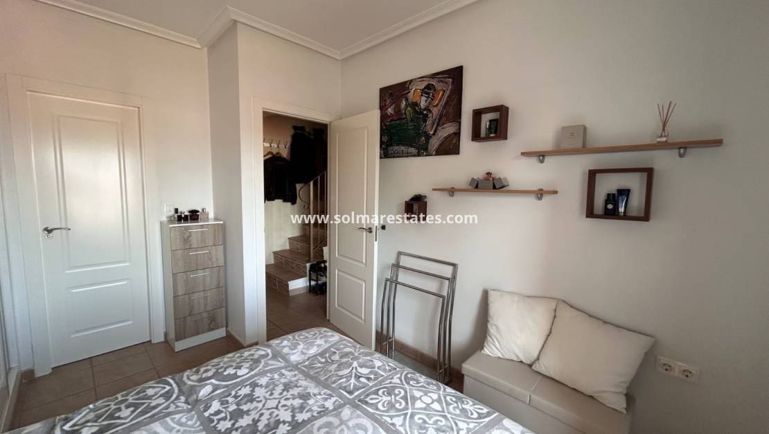 2 slaapkamer Appartement te koop in Jacarilla met zwembad - € 108.000 (Ref: 9789581)