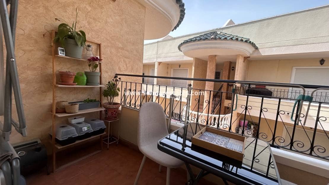 2 slaapkamer Appartement te koop in Jacarilla met zwembad - € 108.000 (Ref: 9789581)