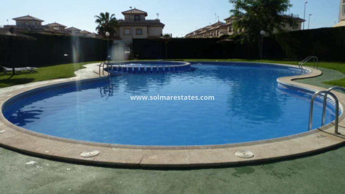 2 slaapkamer Appartement te koop in Cabo Roig met zwembad - € 165.000 (Ref: 9789582)