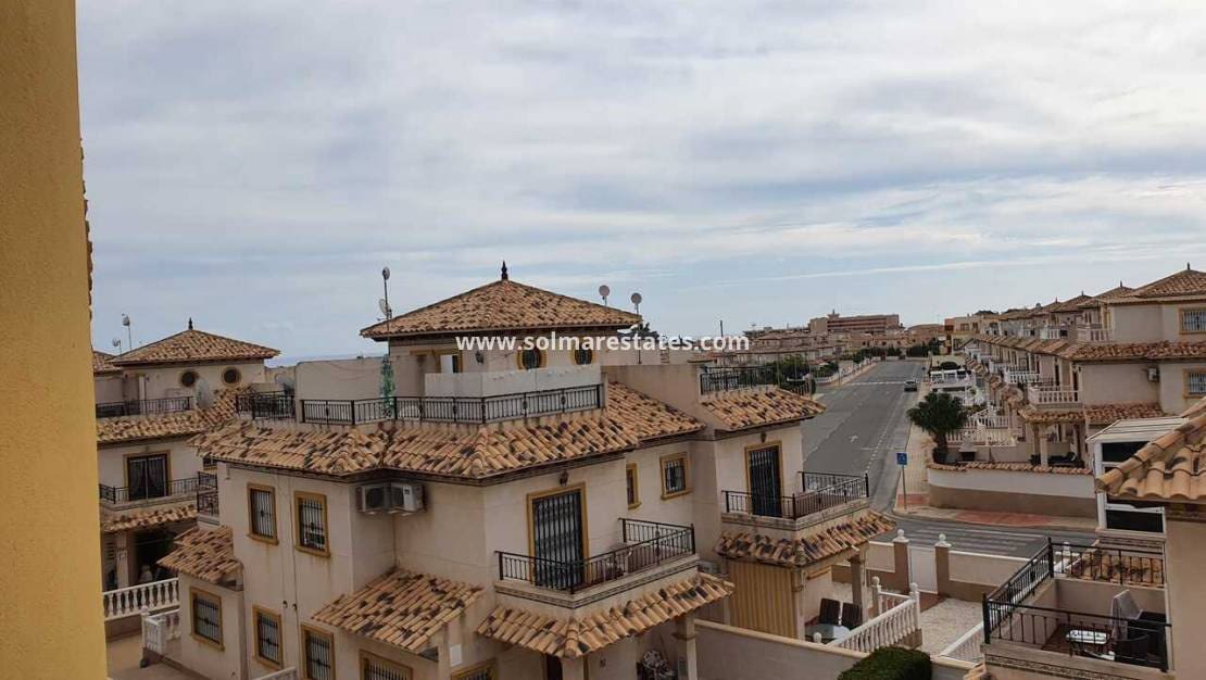 2 slaapkamer Appartement te koop in Cabo Roig met zwembad - € 165.000 (Ref: 9789582)