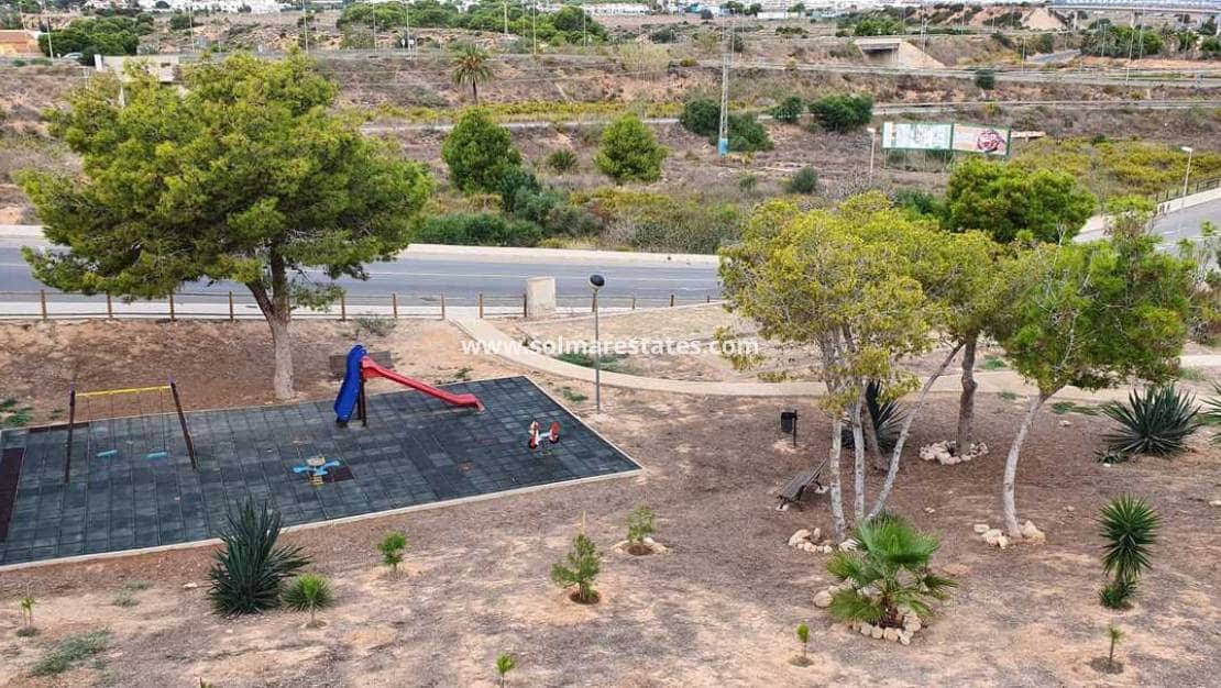 2 slaapkamer Appartement te koop in Cabo Roig met zwembad - € 165.000 (Ref: 9789582)