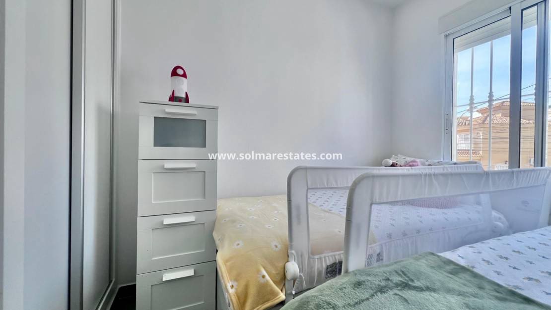 5 bedroom Villa for sale in Villamartin with pool - € 459,000 (Ref: 9789584)