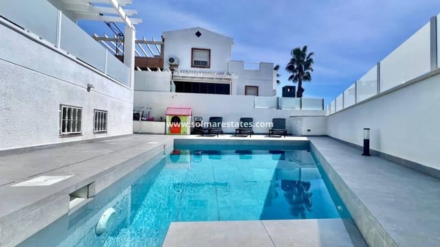 5 bedroom Villa for sale in Villamartin, Orihuela with pool - € 459,000 (Ref: 9789584)
