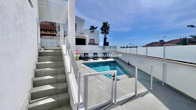 5 bedroom Villa for sale in Villamartin, Orihuela with pool - € 459,000 (Ref: 9789584)