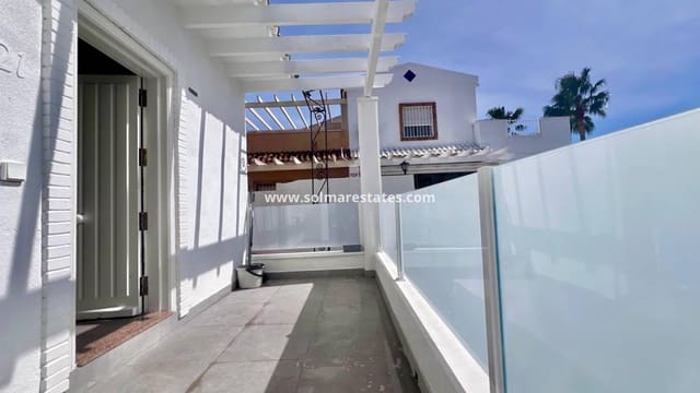 5 bedroom Villa for sale in Villamartin, Orihuela with pool - € 459,000 (Ref: 9789584)