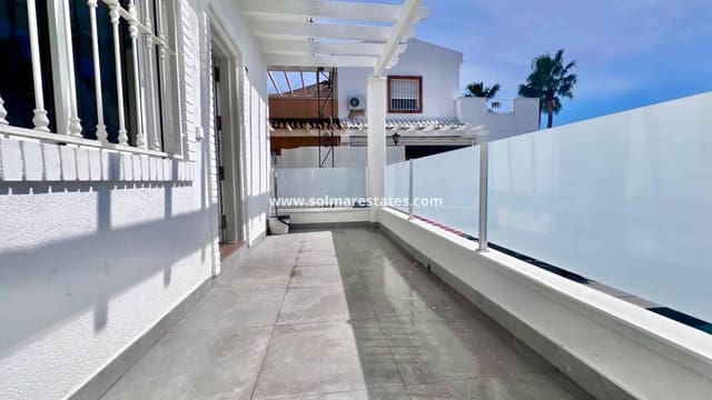 5 bedroom Villa for sale in Villamartin, Orihuela with pool - € 459,000 (Ref: 9789584)