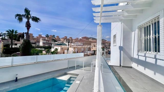 5 bedroom Villa for sale in Villamartin, Orihuela with pool - € 459,000 (Ref: 9789584)