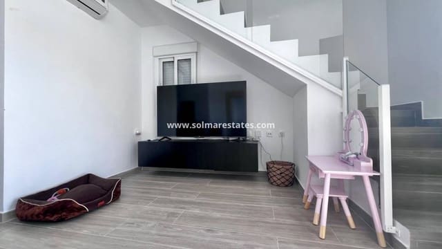 5 bedroom Villa for sale in Villamartin, Orihuela with pool - € 459,000 (Ref: 9789584)