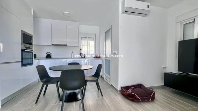 5 bedroom Villa for sale in Villamartin, Orihuela with pool - € 459,000 (Ref: 9789584)